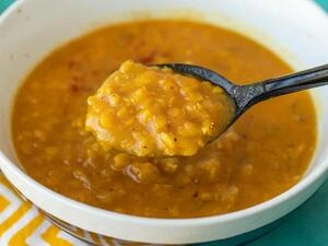 وصفات خريفية: شوربة العدس الأحمر واليقطين