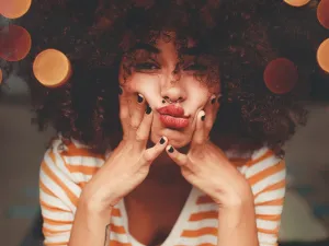 حسناء البوابة: 3 مكونات طبيعية لعمل ماكياج منزلي