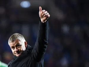 Manchester United's Norway's coach Ole Gunnar Solskjaer gives a thumb up at the end of the UEFA Champions League group F football match between Atalanta and Manchester United at the Azzurri d'Italia stadium, in Bergamo, on November 2, 2021. (Photo by Marco BERTORELLO / AFP)