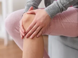 7 نصائح للسيطرة على أعراض التهاب المفاصل في الشتاء