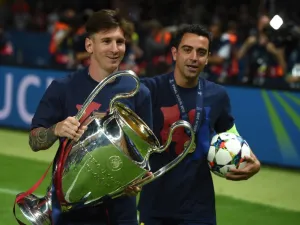 Xavi Hernandez (R) and Lionel Messi (Photo: AFP)