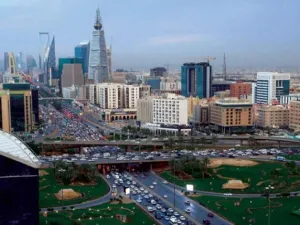 القبض على 5 أشخاص ظهروا بفيديو وبحوزتهم مخدرات بالرياض