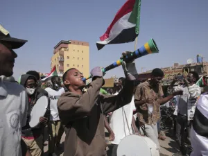المطالبة بتاسيس سلطة وطنية