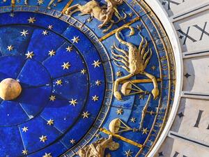 صفات الأبراج المائية وعيوبها 