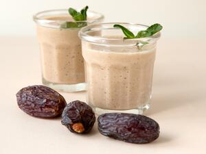 مشروب الحليب بالتمر الساخن