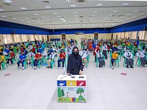 في إطار مبادراتها التوعوية، تواصل "إمداد" الوفاء بالتزامها بدعم جهود تقليل النفايات والمساهمة في تحقيق أهداف الدولة الطموحة للحد من الانبعاثات مجموعة "إمداد" تطلق حملة للتوعية بالاستدامة في 500 مدرسة بالإمارات وتستهدف 50,000 طالبٍ تزامناً مع احتفال الدولة بالذكرى الخمسين لتأسيسها