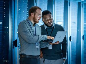 يؤدي ارتفاع الطلب على الخدمات الرقمية وزيادة الضغط من أصحاب المصلحة الرئيسيين إلى ضرورة إعداد تقارير موحدة عن الأثر البيئي لمراكز البيانات إطلاق إطار الاستدامة الأول من نوعه عبر القطاع لتمكين مراكز البيانات من تحقيق أهداف الاستدامة