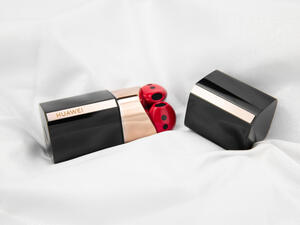 سماعات HUAWEI FreeBuds Lipstick ترتقي بالمعايير بفضل تصميمها الرائع وجودة صوتها المذهلة الطلب المسبق يبدأ اليوم!