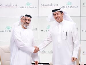 خلال الحدث "مبادلة" و"ممتلكات" البحرينية توقعان مذكرة تفاهم لاستكشاف فرص الاستثمار العالمية المشتركة