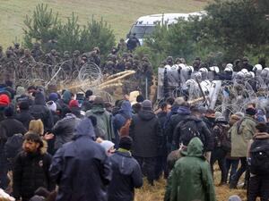 لاجئون على الحدود بين بيلاروسيا وبولندا