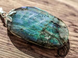 علاقات البوابة: ما تأثير الفيروز على مواليد شهر 12