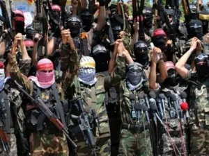 مقاتلون من فصائل المقاومة في قطاع غزة