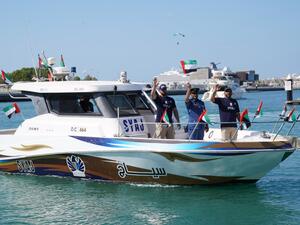 جاء تنظيم المسيرة بالتعاون مع نادي دبي الدولي للرياضات البحرية والقيادة العامة لشرطة دبي متمثلة بمركز شرطة الموانئ جمارك دبي تُنظم مسيرة بحرية بمناسبة عيد الاتحاد الخمسين