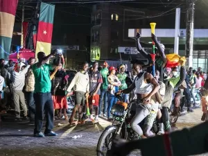وفاة 6 أشخاص بتدافع أمام استاد رياضي بالكاميرون