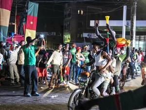 وفاة 6 أشخاص بتدافع أمام استاد رياضي بالكاميرون