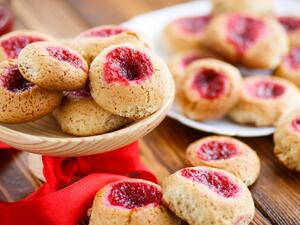 طريقة عمل كوكيز الفراولة سهل وسريع