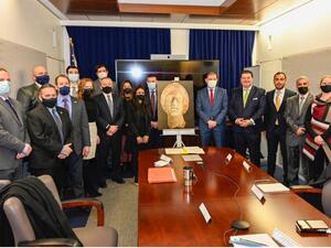 ليبيا تستعيد قطعة أثرية سرقت وهُربت إلى واشنطن