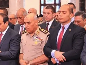 محمود السيسي الاول في الصورة من اليمين