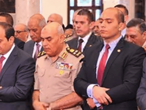 محمود السيسي الاول في الصورة من اليمين