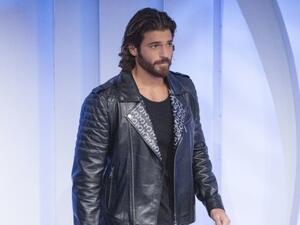 Can Yaman C'é Posta Per Te'deki Feminizm Konuşmasıyla Kalpleri Eritiyor Can Yaman scioglie i cuori con il suo discorso sul femminismo su C'é Posta Per Te