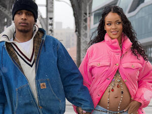 Rihanna, first sparked pregnancy rumors in November  Rihanna, first sparked pregnancy rumors in November
