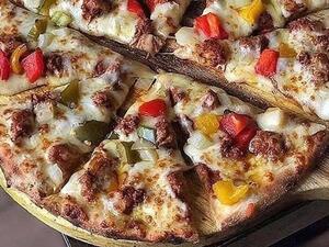 بيتزا الدجاج مع فلفل ألوان كالمطاعم 