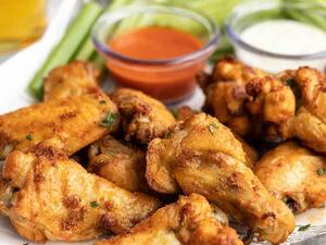 أجنحة الدجاج اللذيذة والمقرمشة