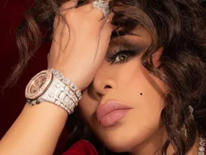أحلام بفستان أزرق سماوي فخم من توقيع زهير مراد