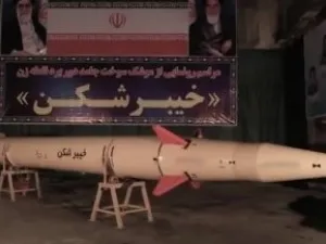 إيران.. الكشف عن صاروخ باليستي يصل مداه لـ 1450 كيلومترا