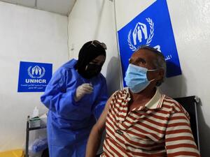  تقدم المفوضية للاجئين تعويض عن تكاليف النقل لأقرب مركز تطعيم