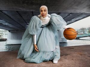 لاعبة كرة سلة السودانية البريطانية والناشطة الرياضية أسماء البدوي