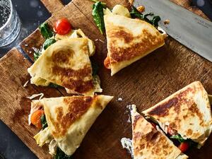 كاساديا الدجاج والسبانخ السريعة