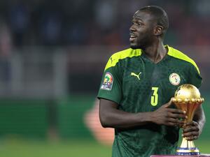 Senegal's defender Kalidou Koulibaly holds the trophy prior to the ceremony after winning after the Africa Cup of Nations (CAN) 2021 final football match between Senegal and Egypt at Stade d'Olembe in Yaounde on February 6, 2022. (Photo by Kenzo TRIBOUILLARD / AFP) Senegal's defender Kalidou Koulibaly holds the trophy prior to the ceremony after winning after the Africa Cup of Nations (CAN) 2021 final football match between Senegal and Egypt at Stade d'Olembe in Yaounde on February 6, 2022. (Photo by Kenzo TRIBOUILLARD / AFP)