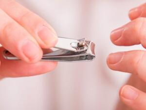 ما تفسير رؤية قص الأظافر في المنام؟