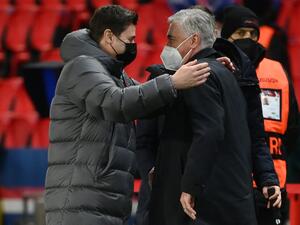 PSG's Argentinian head coach Mauricio Pochettino (L) greets Real Madrid's Italian coach Carlo Ancelotti (R) as they arrive prior to the UEFA Champions League round of 16 first leg football match between Paris Saint-Germain (PSG) and Real Madrid at the Parc des Princes stadium in Paris on February 15, 2022. (Photo by FRANCK FIFE / AFP) PSG's Argentinian head coach Mauricio Pochettino (L) greets Real Madrid's Italian coach Carlo Ancelotti (R) as they arrive prior to the UEFA Champions League round of 16 first leg football match between Paris Saint-Germain (PSG) and Real Madrid at the Parc des Princes stadium in Paris on February 15, 2022. (Photo by FRANCK FIFE / AFP)