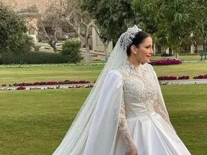 إطلالة شام الذهبي في حفل زفافها من نيكولا جبران