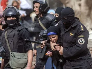 من بين الأسيرات، هناك 6 "جريحات".