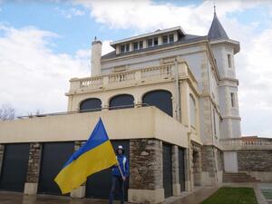 محتجون على الحرب يقتحمون قصر زوج ابنة بوتين