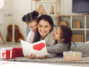 أجمل عبارات تهنئة بمناسبة عيد الأم