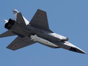 طائرات روسية تحمل صواريخ "كينجال" فرط الصوتية