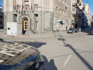 يُمنع التنقل في أنحاء المدينة دون إذن خاص
