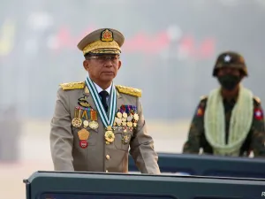 زعيم ميانمار الجنرال مين أونغ هلاينغ