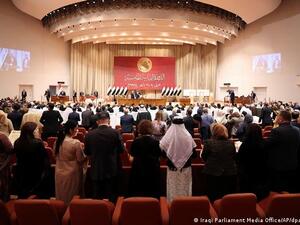 ويتطلب انتخاب رئيس الجمهورية تصويت ثلثي أعضاء البرلمان، أي 220 نائبا.