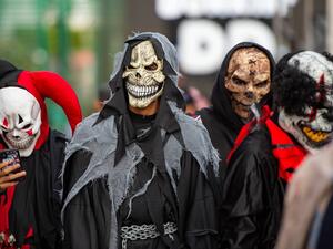 سعوديون يتحولون إلى زومبي في بوليفارد الرياض 