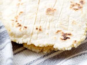 خبز مسطح خالي من الغلوتين