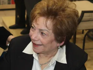 انتصار الوزير "أم جهاد"