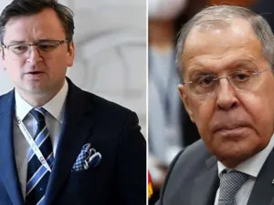 وزير الخارجية الروسي سيرغي لافروف ونظيره الأوكراني دميترو كوليبا