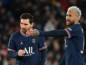 Paris Saint-Germain's Brazilian forward Neymar (R) gestures next to Paris Saint-Germain's Argentinian forward Lionel Messi during the French L1 football match between Paris-Saint Germain (PSG) and Saint-Etienne (ASSE) at The Parc des Princes Stadium in Paris on February 26, 2022. (Photo by FRANCK FIFE / AFP) Paris Saint-Germain's Brazilian forward Neymar (R) gestures next to Paris Saint-Germain's Argentinian forward Lionel Messi during the French L1 football match between Paris-Saint Germain (PSG) and Saint-Etienne (ASSE) at The Parc des Princes Stadium in Paris on February 26, 2022. (Photo by FRANCK FIFE / AFP)