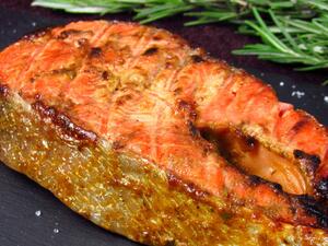 وصفة السلمون المشوي بالصلصة