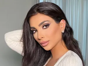 إطلالات عملية ومريحة من الإعلامية "ألين وطفا" تناسب العمل